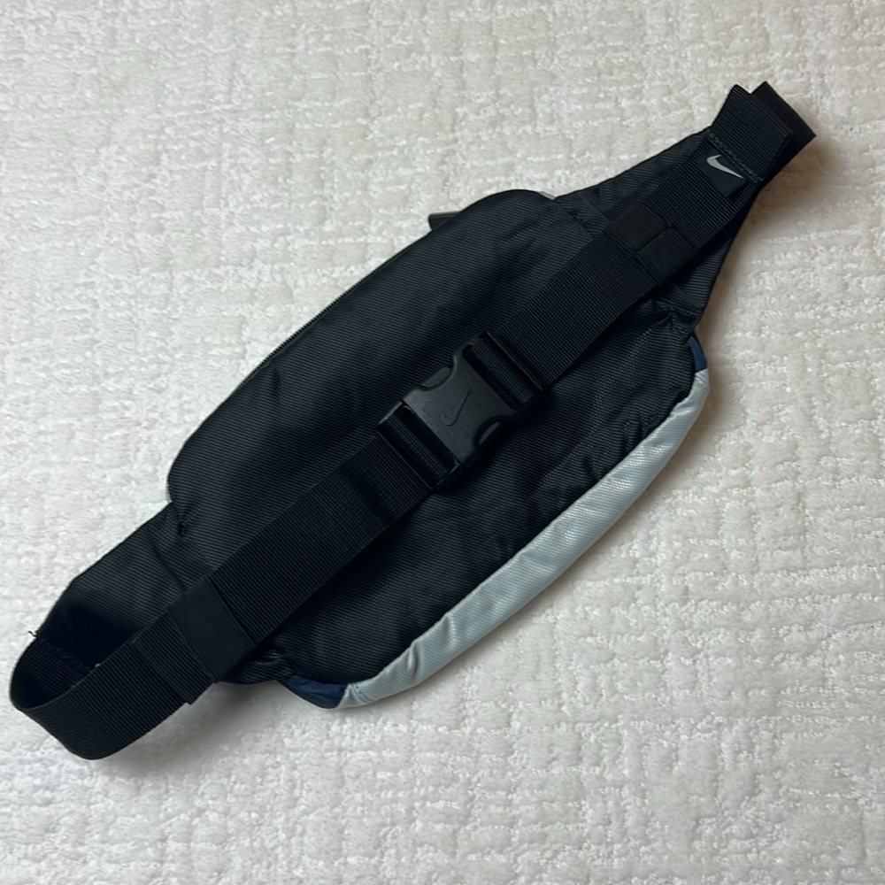 Nike Navy and Light Blue Belt Bag with Zip Pockets and Adjustable Straps - Picture 2 of 7